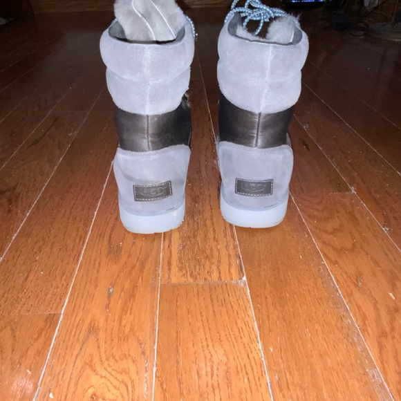 Boots - Picture 3 of 5